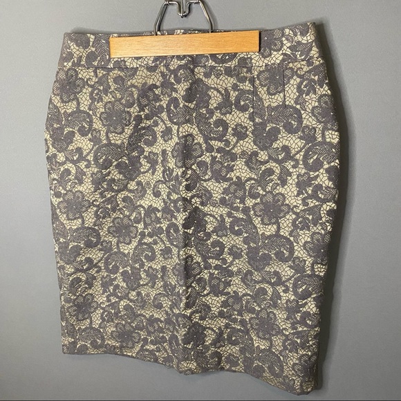 Classy Floral Embroidered Pencil Skirt - Picture 3 of 11